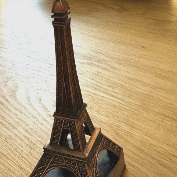 Eiffel Tower Diecast Pencil Sharpener, Antique Bronze Finish - Picture 12 of 12